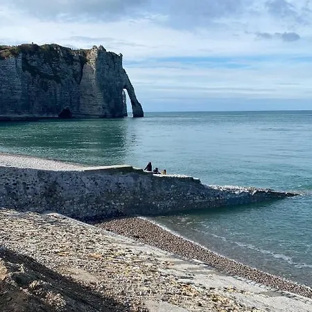 Maison Familiale De A *