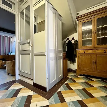 Maison Familiale De A *