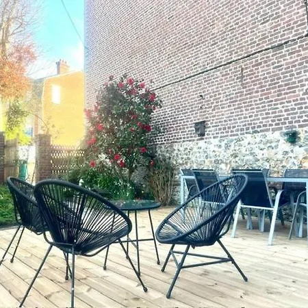 Maison Familiale De A *