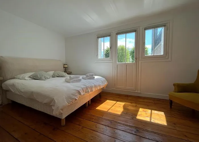 Maison Familiale De A *