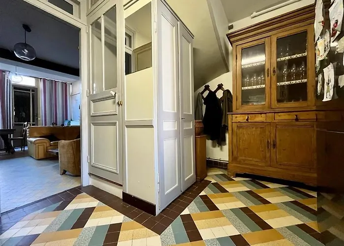 Maison Familiale De A *