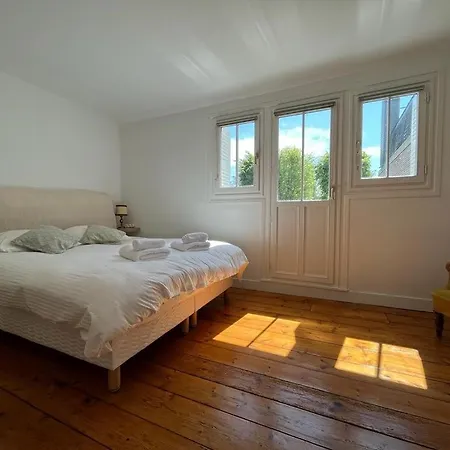 Maison Familiale De A *